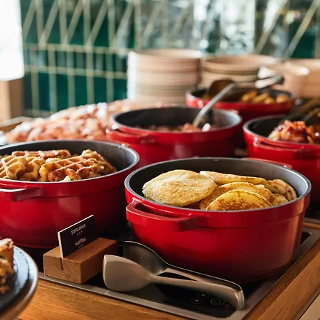 The Social Hub Extended Rom