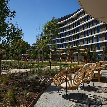 The Social Hub Extended 4* Rom