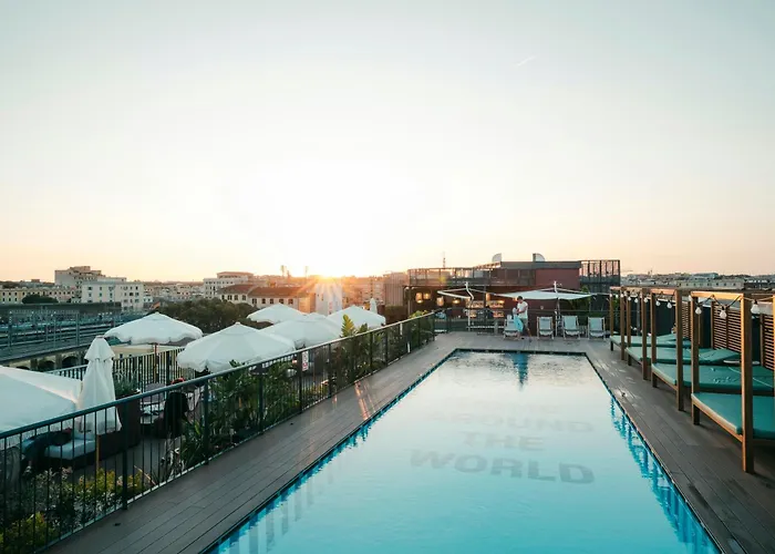 The Social Hub Extended